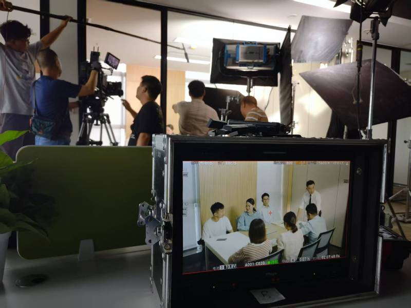 南通TVC拍摄公司：科技产品视觉化大师，诠释未来感与功能美学